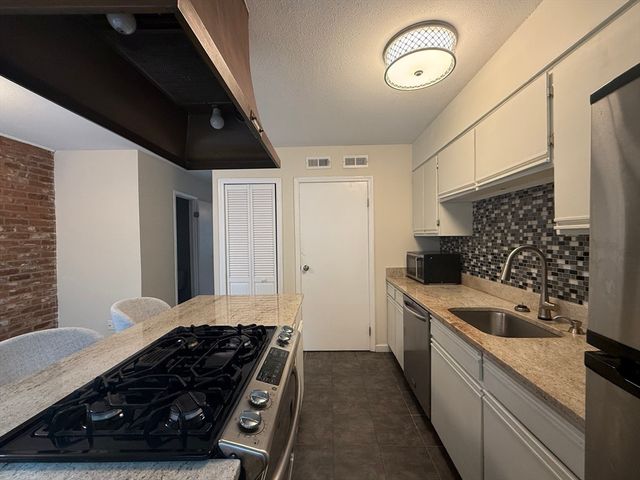 115 Jamestown Drive 115, Springfield, MA 01108