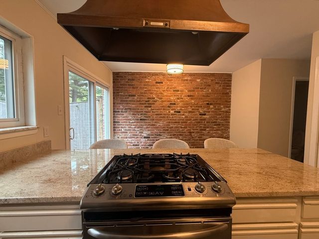 115 Jamestown Drive 115, Springfield, MA 01108