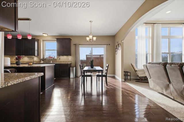 4930 E Stonegate Circle, Lake Orion, MI 48359