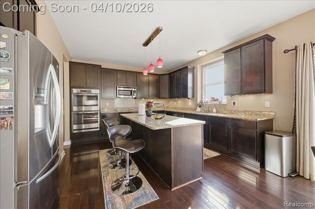 4930 E Stonegate Circle, Lake Orion, MI 48359