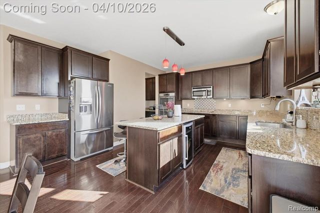 4930 E Stonegate Circle, Lake Orion, MI 48359