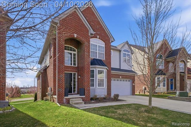 4930 E Stonegate Circle, Lake Orion, MI 48359