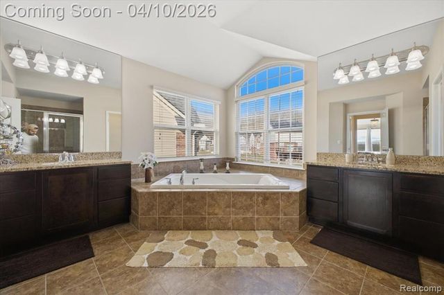 4930 E Stonegate Circle, Lake Orion, MI 48359