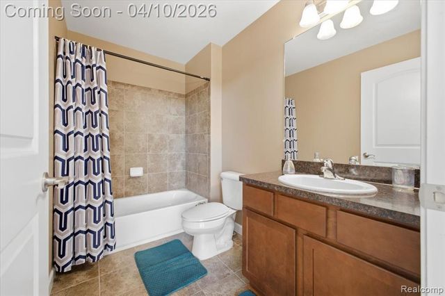 4930 E Stonegate Circle, Lake Orion, MI 48359