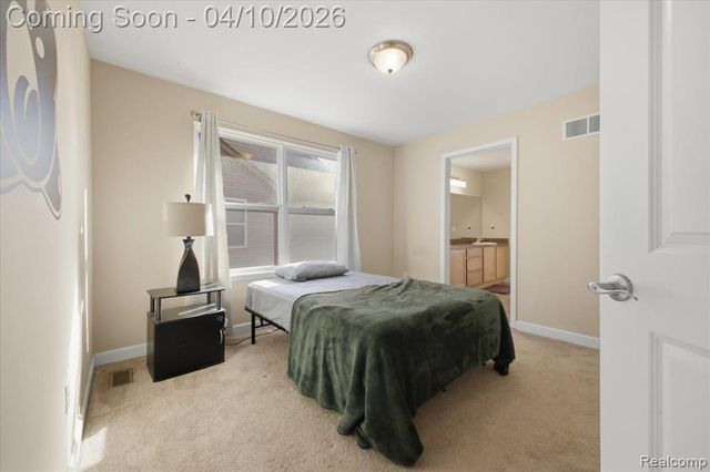 4930 E Stonegate Circle, Lake Orion, MI 48359