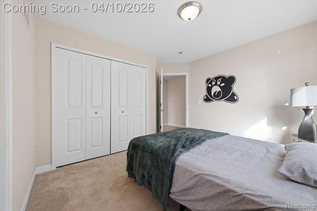 4930 E Stonegate Circle, Lake Orion, MI 48359