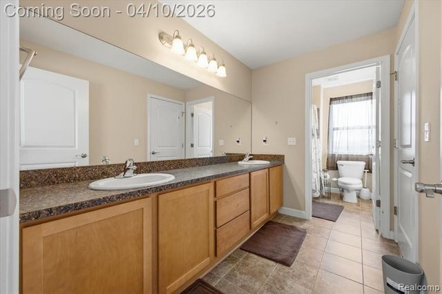 4930 E Stonegate Circle, Lake Orion, MI 48359