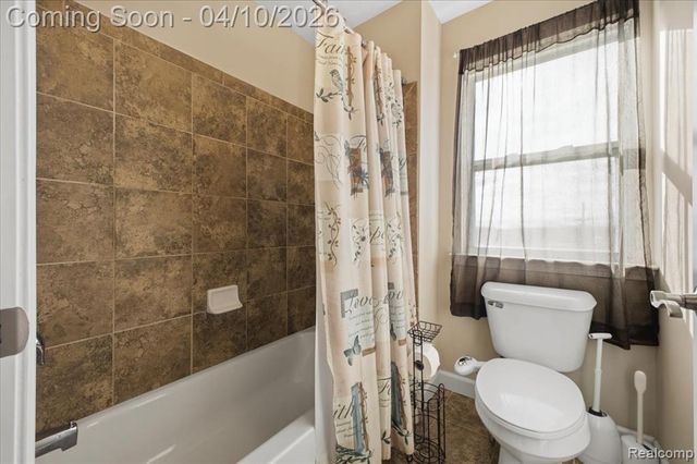 4930 E Stonegate Circle, Lake Orion, MI 48359