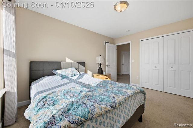 4930 E Stonegate Circle, Lake Orion, MI 48359