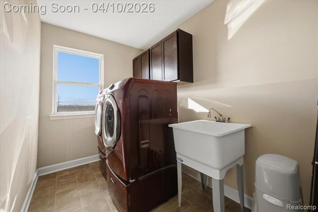 4930 E Stonegate Circle, Lake Orion, MI 48359