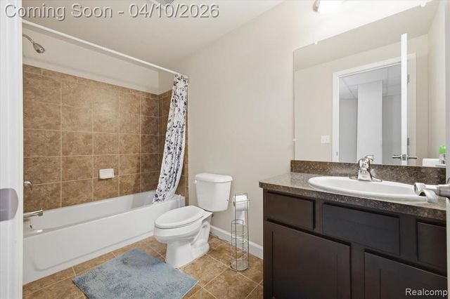 4930 E Stonegate Circle, Lake Orion, MI 48359