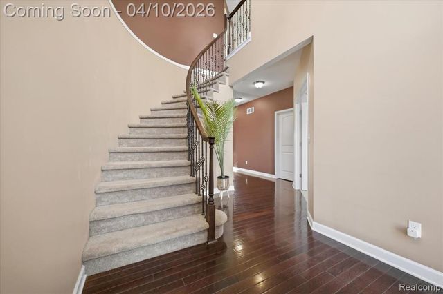 4930 E Stonegate Circle, Lake Orion, MI 48359