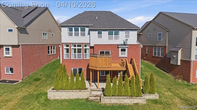 4930 E Stonegate Circle, Lake Orion, MI 48359