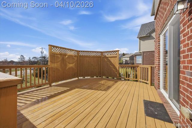 4930 E Stonegate Circle, Lake Orion, MI 48359