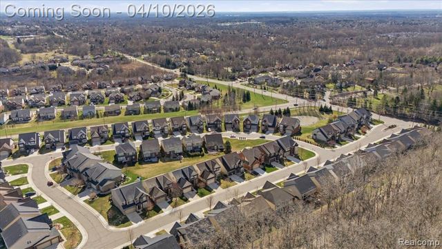 4930 E Stonegate Circle, Lake Orion, MI 48359