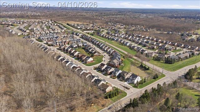 4930 E Stonegate Circle, Lake Orion, MI 48359