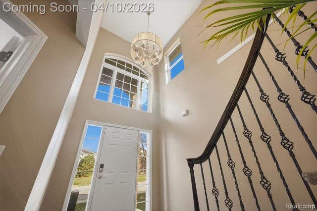 4930 E Stonegate Circle, Lake Orion, MI 48359