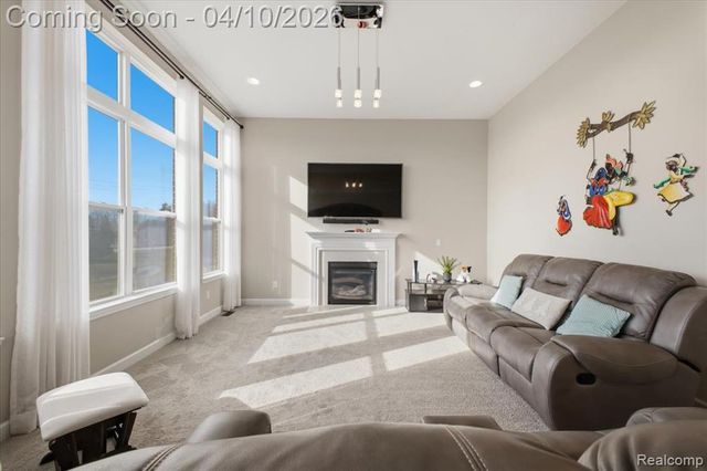 4930 E Stonegate Circle, Lake Orion, MI 48359