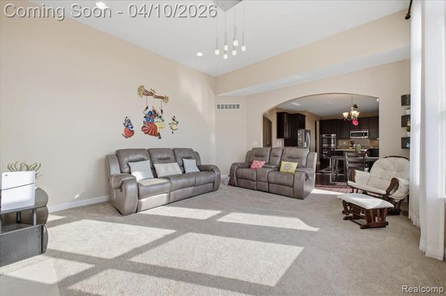 4930 E Stonegate Circle, Lake Orion, MI 48359