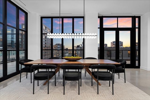 900 W Washington Boulevard PHW, Chicago, IL 60607