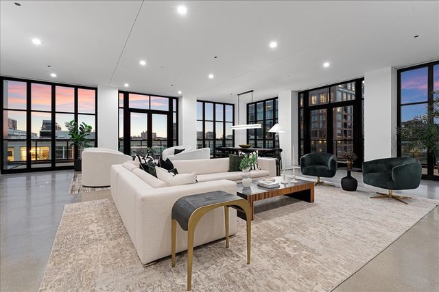 900 W Washington Boulevard PHW, Chicago, IL 60607