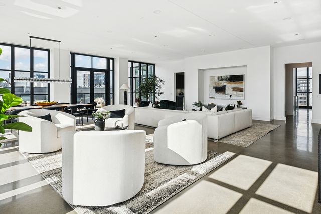 900 W Washington Boulevard PHW, Chicago, IL 60607