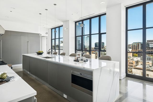 900 W Washington Boulevard PHW, Chicago, IL 60607