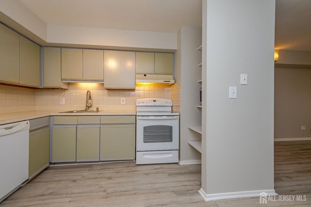 12-J Avon Drive, East Windsor, NJ 08520