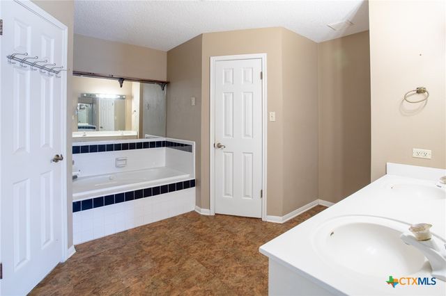 1535 Live Oak Drive, Inez, TX 77968