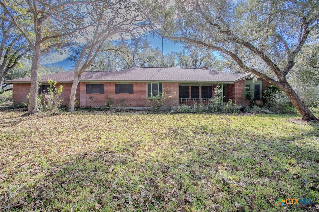 1535 Live Oak Drive, Inez, TX 77968