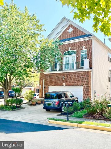 4240 SONIA CT, Alexandria, VA 22309