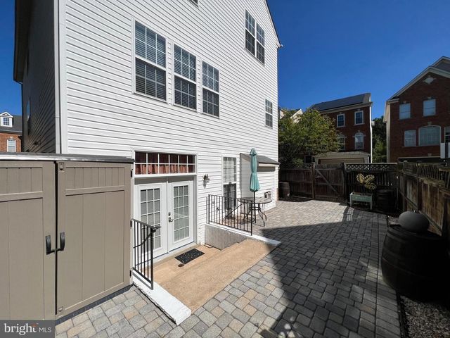 4240 SONIA CT, Alexandria, VA 22309