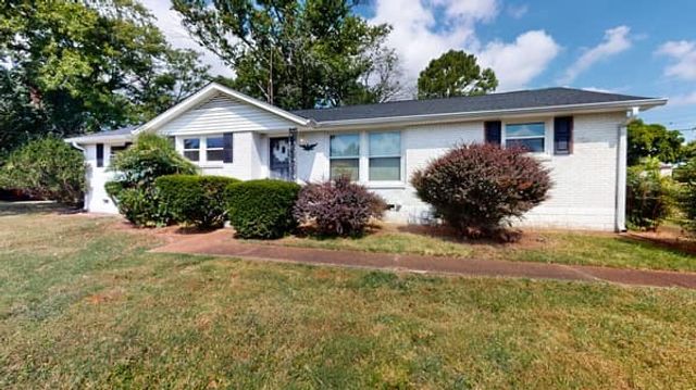 927 Woods Lake Dr, Madison, TN 37115