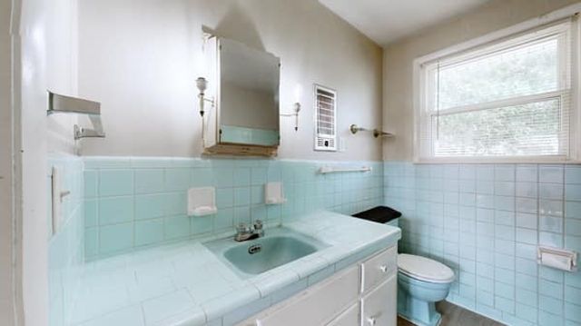 927 Woods Lake Dr, Madison, TN 37115