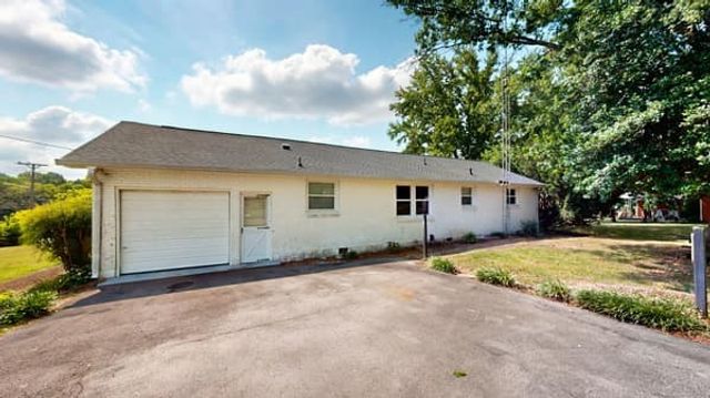 927 Woods Lake Dr, Madison, TN 37115