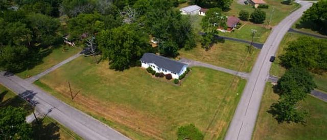 927 Woods Lake Dr, Madison, TN 37115