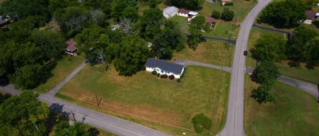 927 Woods Lake Dr, Madison, TN 37115