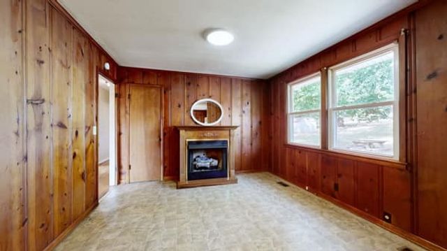 927 Woods Lake Dr, Madison, TN 37115