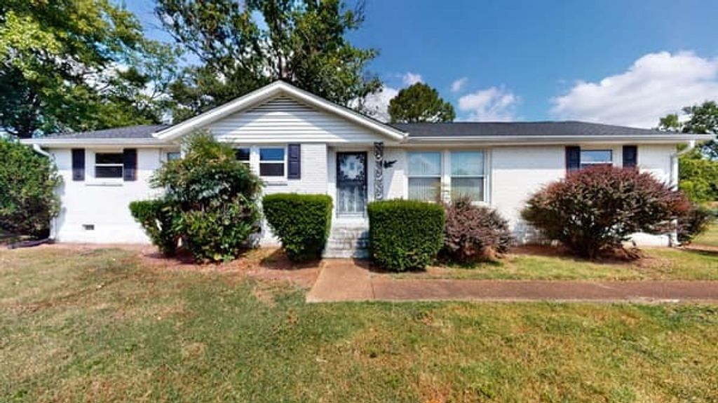 927 Woods Lake Dr, Madison, TN 37115
