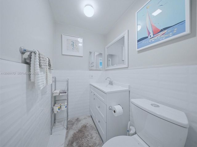 1221 NW 45th St, Deerfield Beach, FL 33064