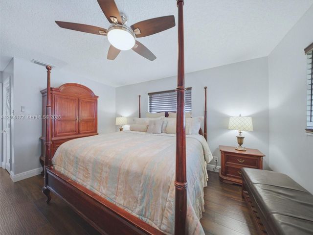 1221 NW 45th St, Deerfield Beach, FL 33064