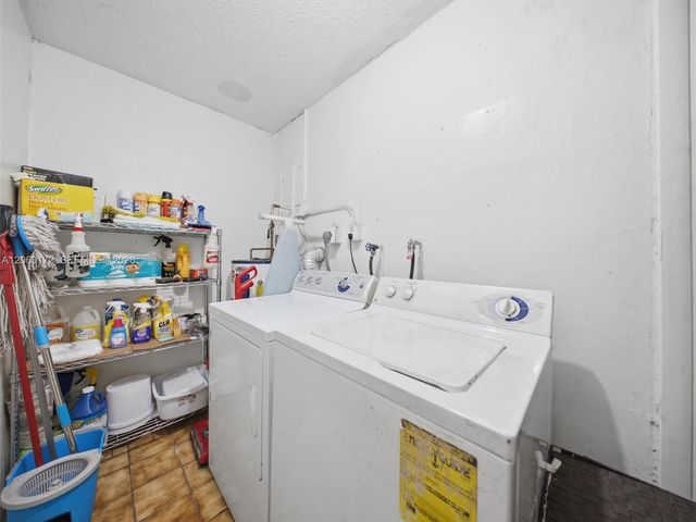 1221 NW 45th St, Deerfield Beach, FL 33064