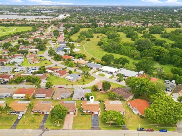 1221 NW 45th St, Deerfield Beach, FL 33064