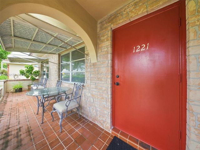 1221 NW 45th St, Deerfield Beach, FL 33064