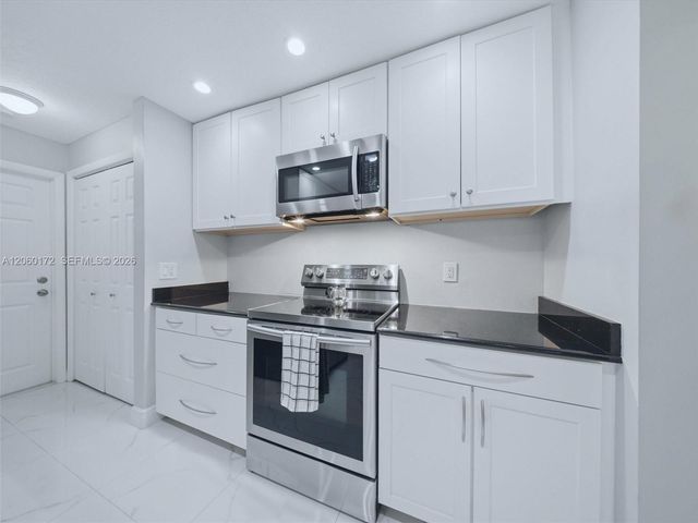 1221 NW 45th St, Deerfield Beach, FL 33064