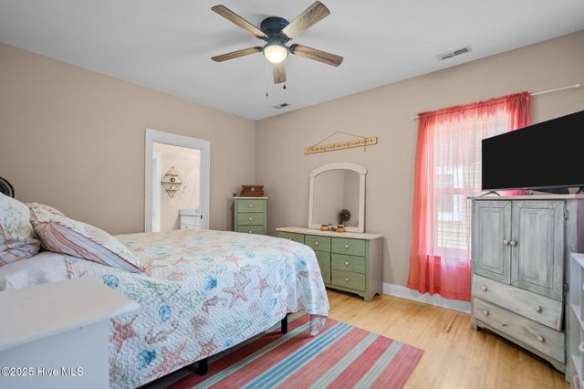 129 NE 1st Street, Oak Island, NC 28465