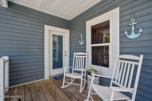 129 NE 1st Street, Oak Island, NC 28465