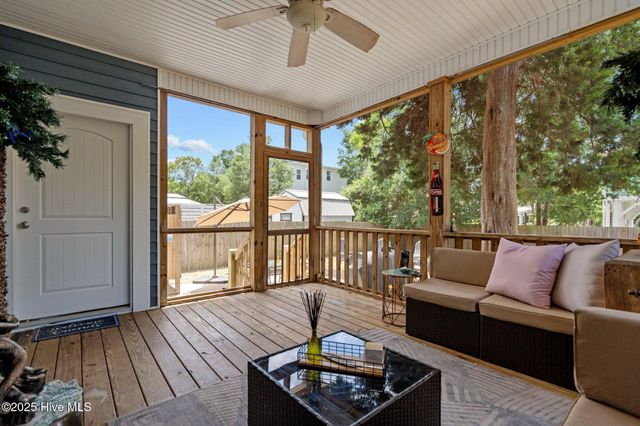 129 NE 1st Street, Oak Island, NC 28465