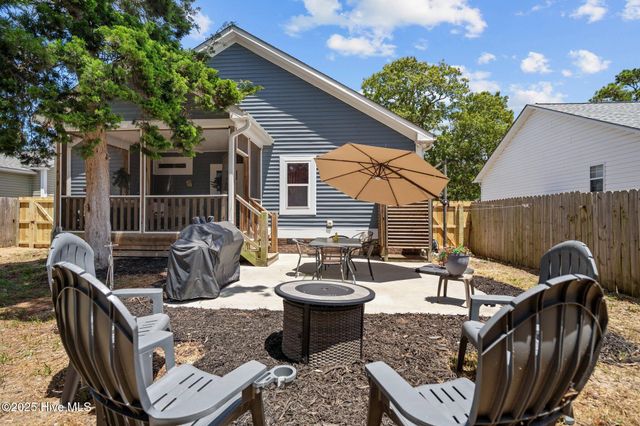 129 NE 1st Street, Oak Island, NC 28465