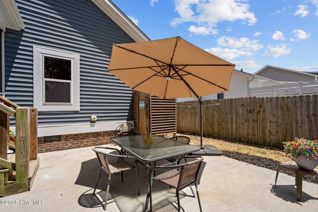 129 NE 1st Street, Oak Island, NC 28465